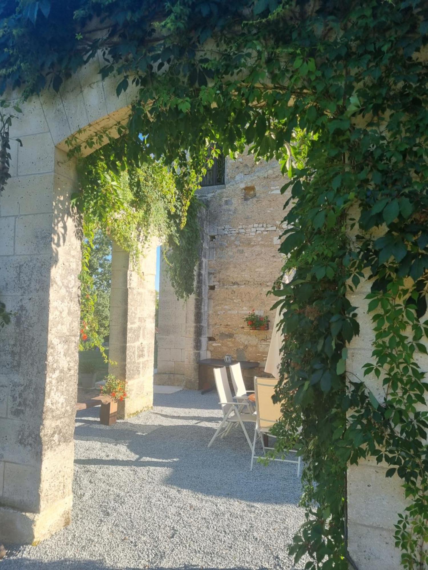 Apartmán Chateau Neuf Le Desert Le Pizou Exteriér fotografie